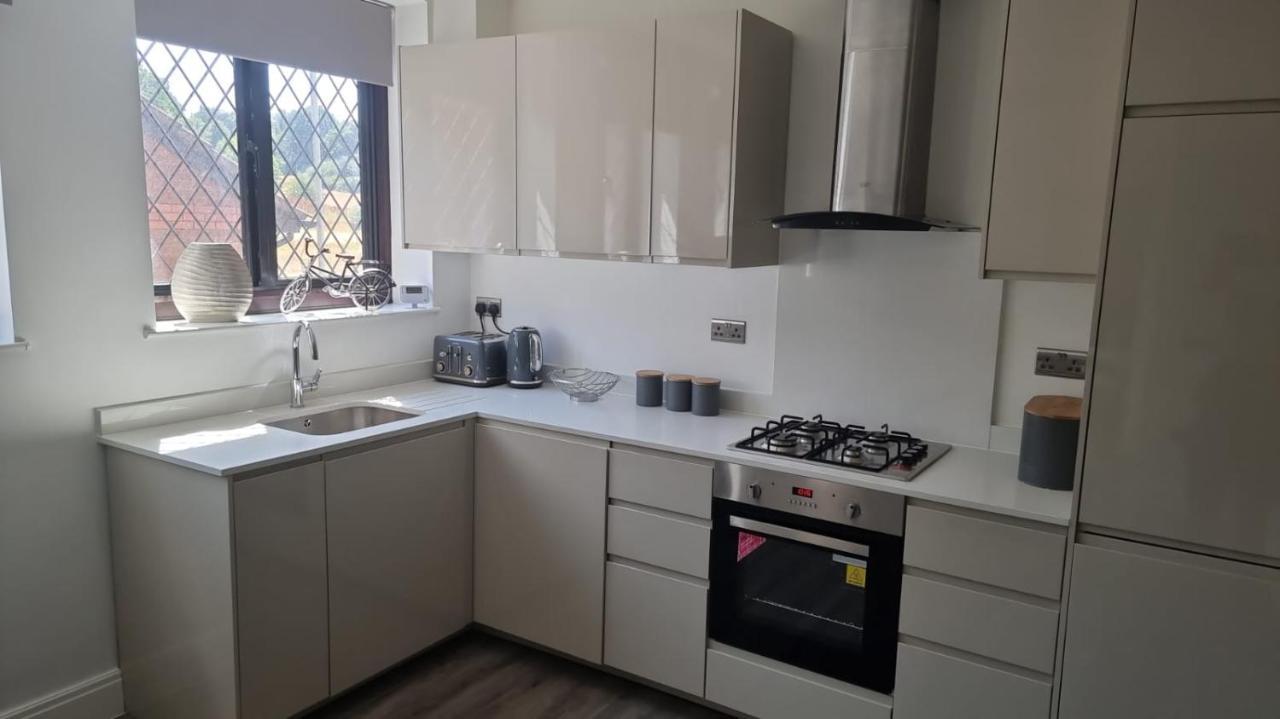 Jasmin Apartments - Luxury 1 & 2 Bedroom Units With Free Parking Bushey Exteriér fotografie